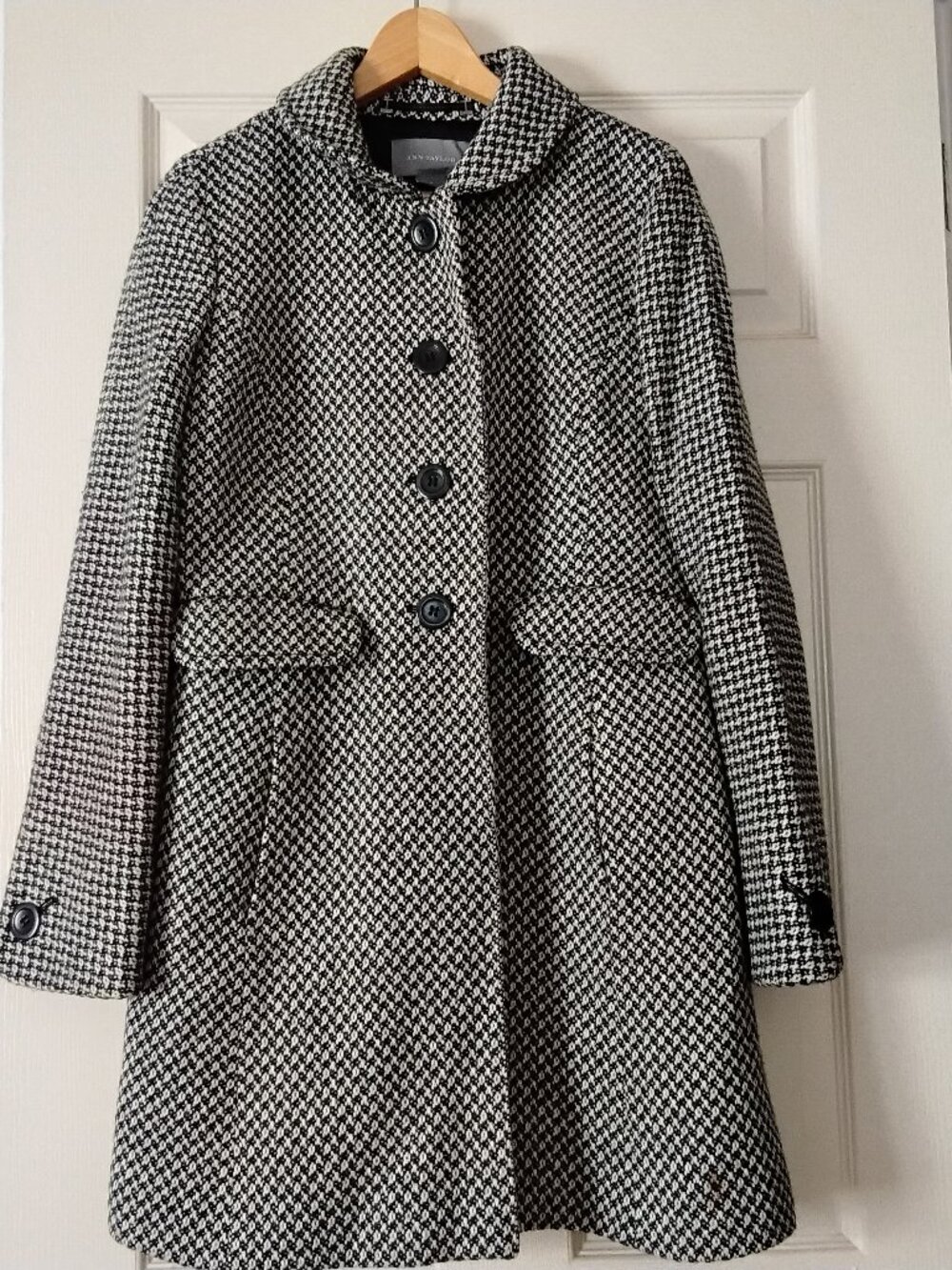 ANN TAYLOR BLACK OFF WHITE GEOMETRIC PATTERNED LONG COAT, SZ. 6